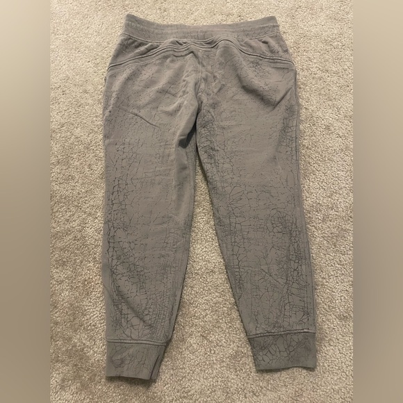 Women’s Lululemon Warm Down Jogger Pants 7/8 Length Thread Dye Rover Black Sz 14 - Picture 11 of 11